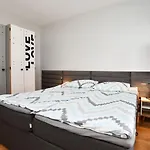 Bocianie Gniazdo Z Ogrodkiem I Garazem *