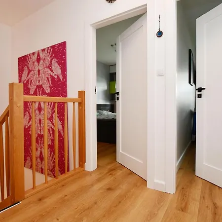 Apartment Bocianie Gniazdo Z Ogrodkiem I Garazem *