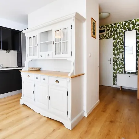 Bocianie Gniazdo Z Ogrodkiem I Garazem *