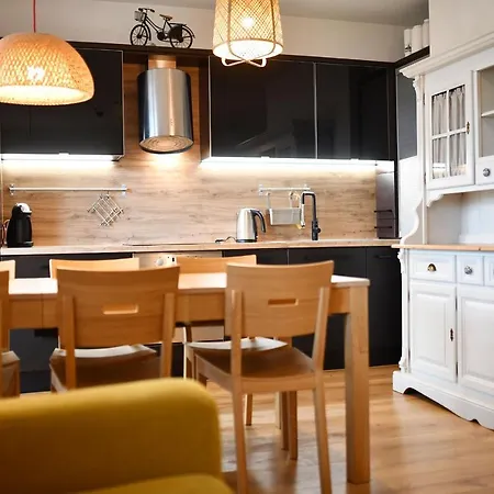 Bocianie Gniazdo Z Ogrodkiem I Garazem Appartamento