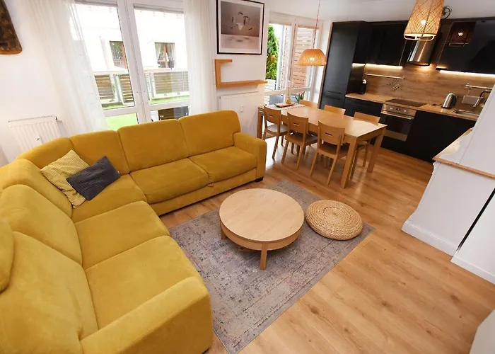 Apartment Bocianie Gniazdo Z Ogrodkiem I Garazem Kolobrzeg