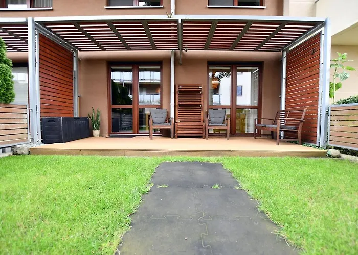 Apartment Bocianie Gniazdo Z Ogrodkiem I Garazem